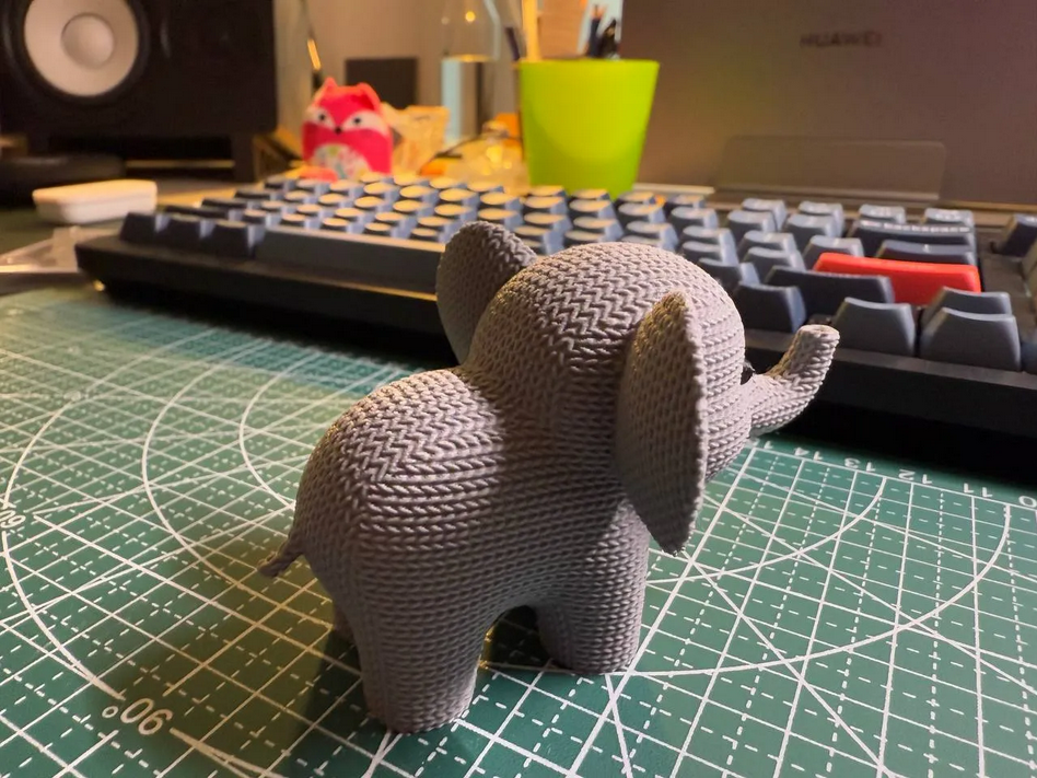 Örgü Görünümlü 3D Fil Figürü