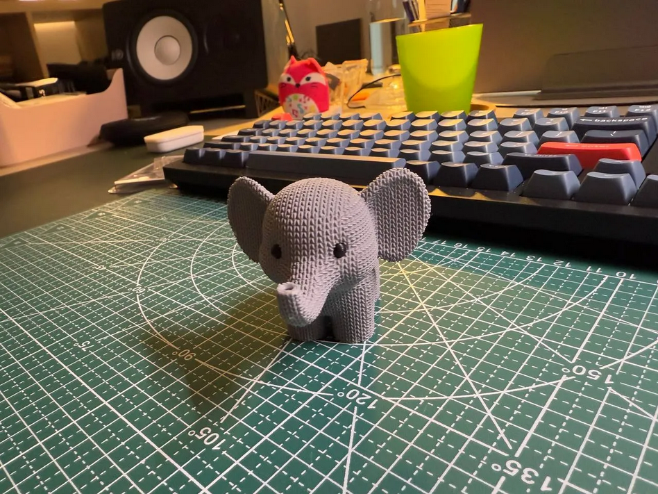 Örgü Görünümlü 3D Fil Figürü