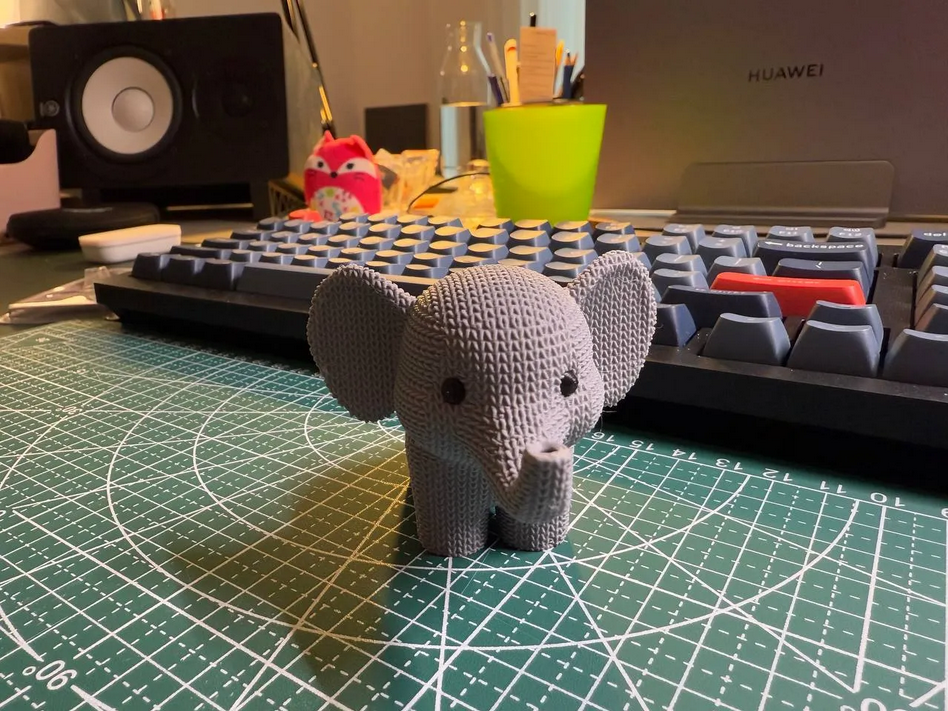 Örgü Görünümlü 3D Fil Figürü