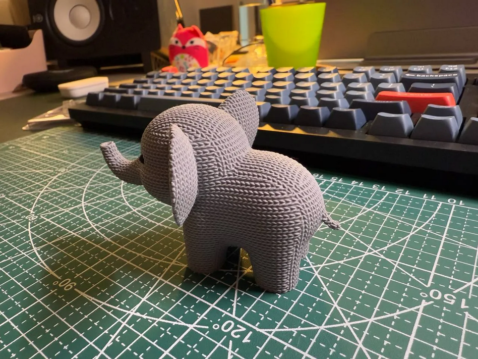 Örgü Görünümlü 3D Fil Figürü